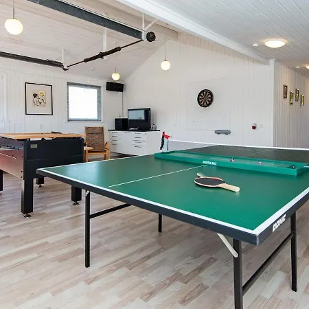 10 Person Holiday In
